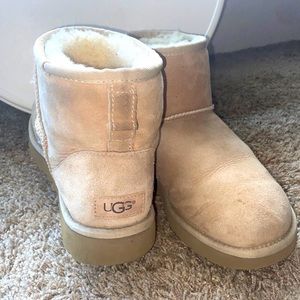 Size 8 women’s Ugg’s